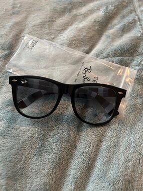 Ray-Ban Black Round-Edge Sunglasses